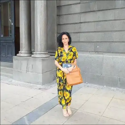 Мис Силикон ще учи деца за Исус