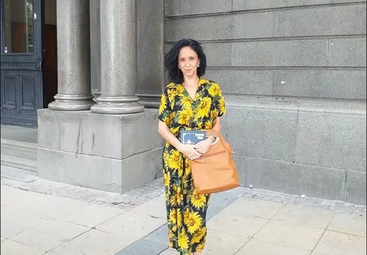 Мис Силикон ще учи деца за Исус