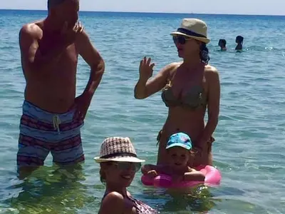 Наско и Илиана с внучката на море