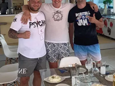 Наско и Илиана с внучката на море