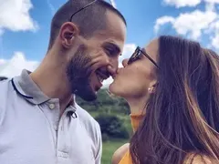 Наум Шопов и Теа вдигат сватба преди появата на бебето! Актьорът става опасен конкурент на д-р Енчев (Подробности)