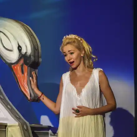 Нети защитава магистратура по опера