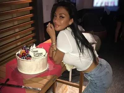 Никол Шерцингер със самотен рожден ден! Удари 41 без Гришо!