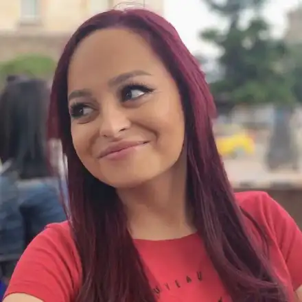 ОПАСЕН ЧАР! Щерката на Доган скочи от скала