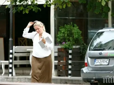 Пак обраха Лора Крумова