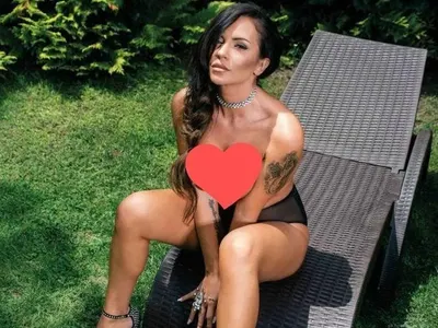 Плеймейтка го направила в психиатрия