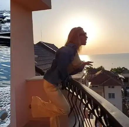 Плеймейтки посрещнаха Джулая