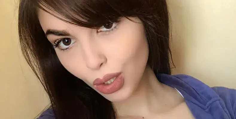 Племенницата на Маргините лъсна нуди (ГОРЕЩО ФОТО в галерията)