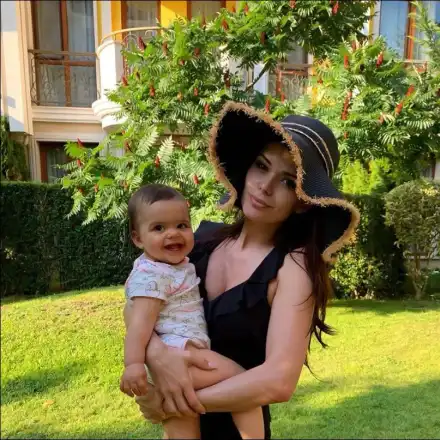 Преслава показа дъщеря си