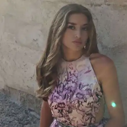 Саня Борисова с тайнствен мъж в Неапол