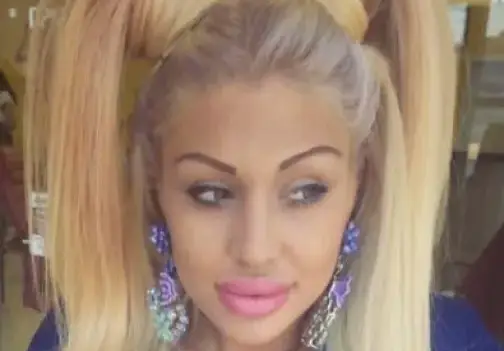 Съседи на Джулиана Гани пропищяха от боклуците й