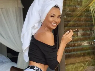 Сестрата на Николета с бельо на аванта