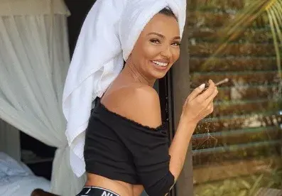 Сестрата на Николета с бельо на аванта