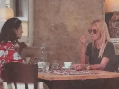 Сестри Шехтови се върнаха в София! Двете сядат на различни маси в едно и също заведение