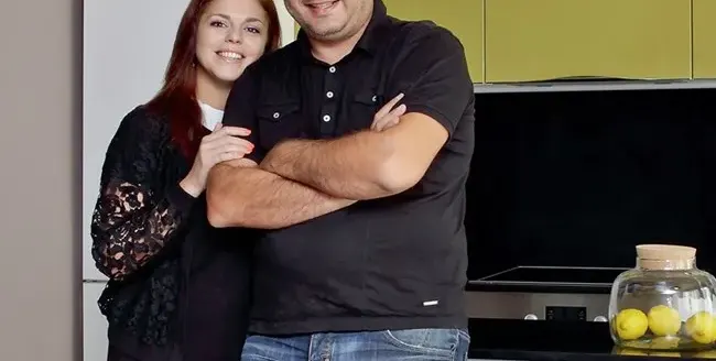 Шеф Манчев пак е с жена си докато чака дете от любовницата