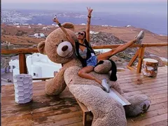 Щерката на Фатик разпуска на плажа на Леонардо