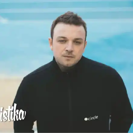 Слаткаристика предложил на жена си с песен! Очаква концертите от „One love“ с нетърпение