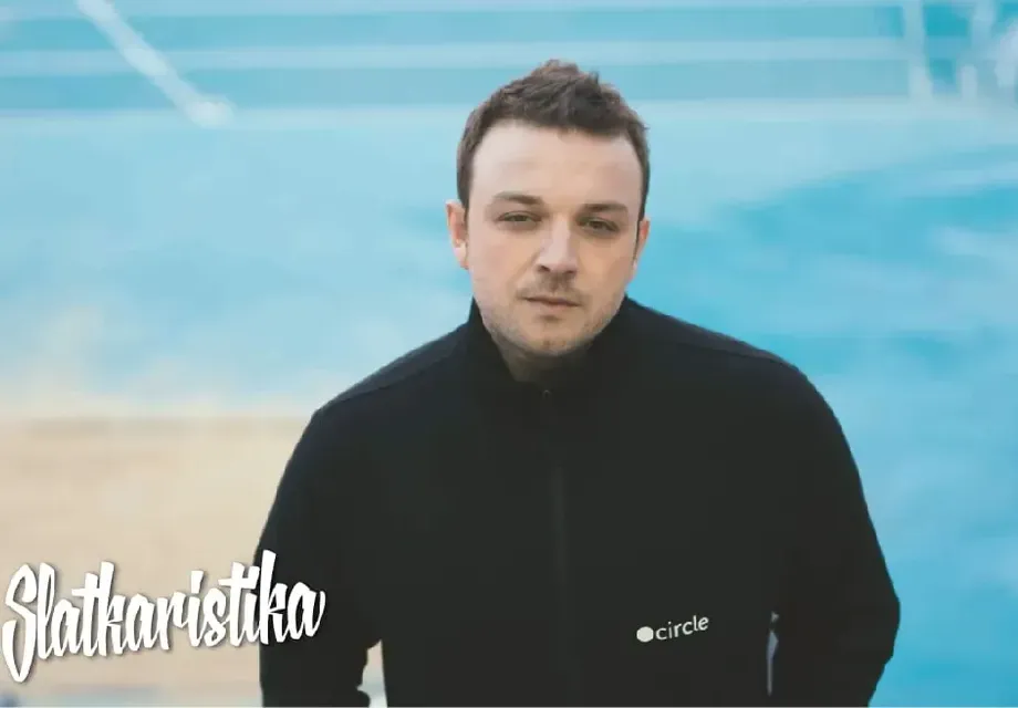 Слаткаристика предложил на жена си с песен! Очаква концертите от „One love“ с нетърпение