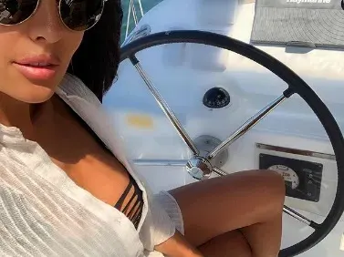 Солтарийски се кълчат на яхта