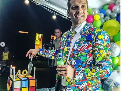 Стилиян Петров чукна 40 като Елтън Джон