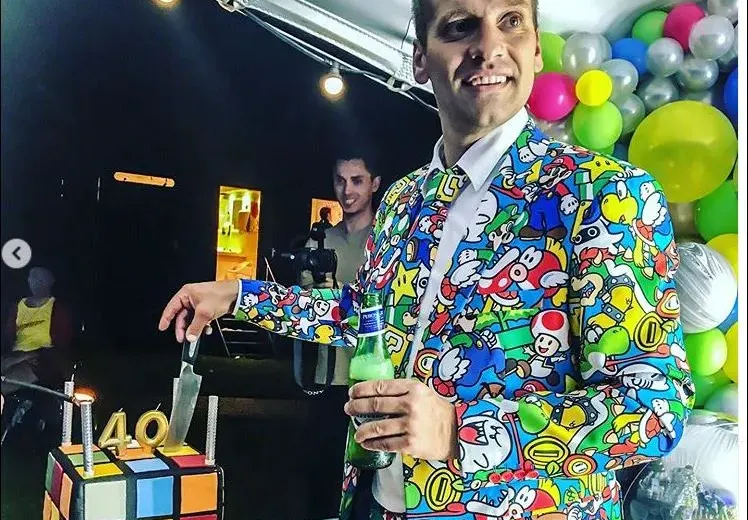 Стилиян Петров чукна 40 като Елтън Джон