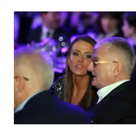 Стоте манекенки заряза Дениз, задава се нова жена в живота му