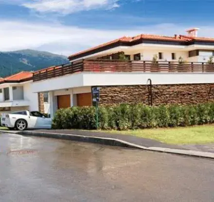 Страх от обир и следене тресат Слави! Дългия влиза в дома си с пръстов отпечатък