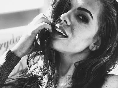 Сузанита крие готина кака! Ето я сестра й Александра