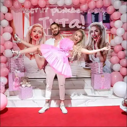 Тита налази Папи Ханс