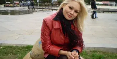 Умна блондинка: Ани Михайлова става доктор на науките