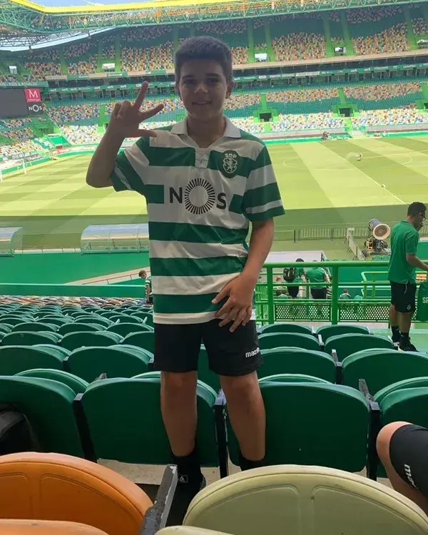 Валерко - футболен турист. Престоят му в школата на Спортинг ще струва на Алисия и Божинов от 2 до 4 бона