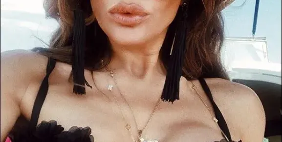 Вярвате ли, че е на 50?! Есил Дюран показа топ форма на яхта в Гърция