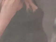 Вики от „Мастило“ ще роди всеки момент, певицата на разкрасителни процедури преди събитието