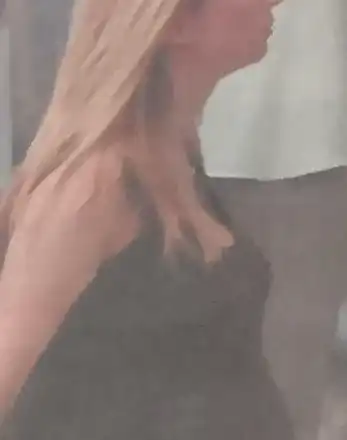 Вики от „Мастило“ ще роди всеки момент, певицата на разкрасителни процедури преди събитието