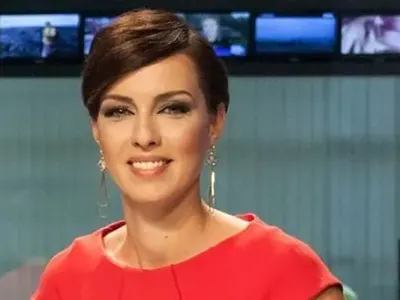 Виктория Петрова на море в родната Варна (Новинарката отмаря с майка си)