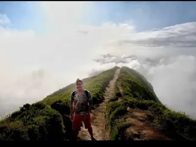 Владо Карамазов едва оцеля в тропическа буря