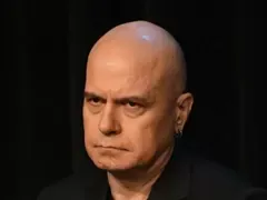 Ето я най-вярната жена на Слави! (СНИМКА в галерия)