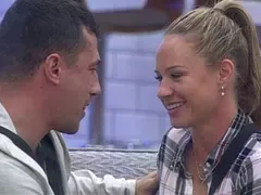 Лора Караджова: Не съм разделена с гаджето ми Марсел! (Двамата вече са планирали общата си лятна почивка)