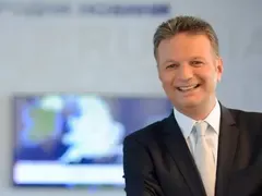 Ники Дойнов с апартамент до лудницата