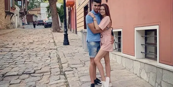„Златната” Лаура с гадже юпи