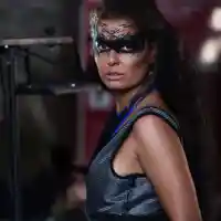 200 костюма и 100 бижута облича Сърчаджиева