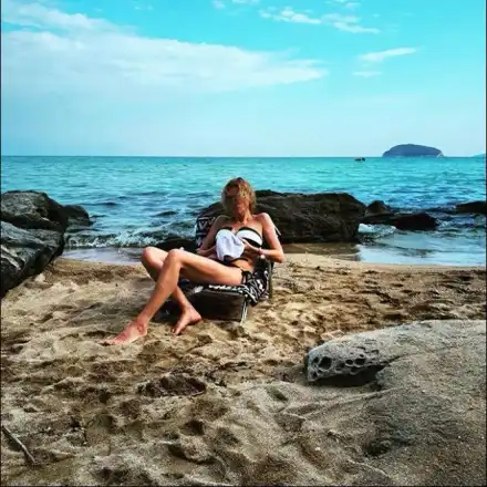 50-годишната Маравиля показва супер тяло на плажа