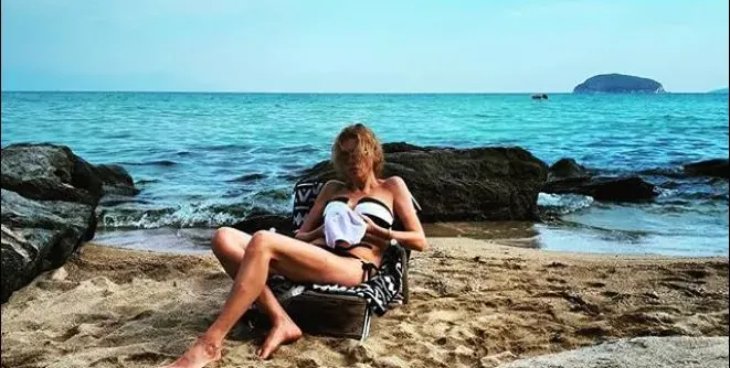 50-годишната Маравиля показва супер тяло на плажа