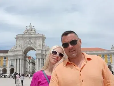 59-годишната Кристина Димитрова празнува ЧРД с младо гадже в Лисабон (Снимки)