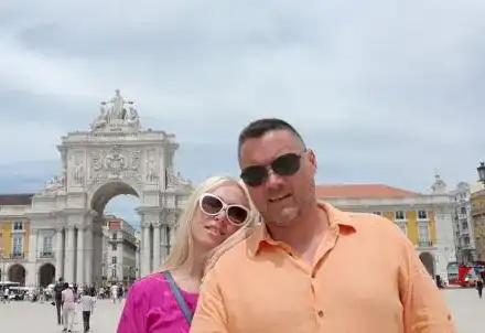 59-годишната Кристина Димитрова празнува ЧРД с младо гадже в Лисабон (Снимки)