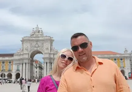 59-годишната Кристина Димитрова празнува ЧРД с младо гадже в Лисабон (Снимки)