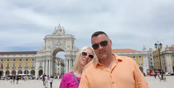 59-годишната Кристина Димитрова празнува ЧРД с младо гадже в Лисабон (Снимки)