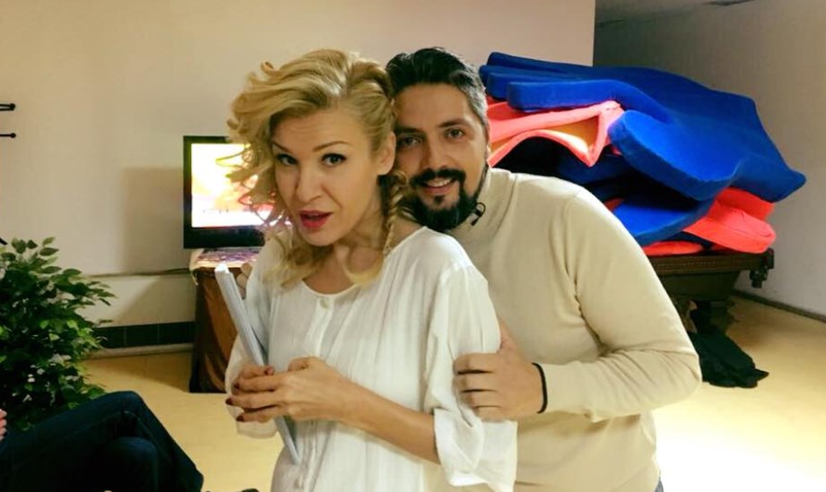 Стефан на Гала се пече без гащи