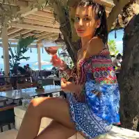 Адриана Тюркмен спи в Гърция за 500 лева на нощ (Сестра й го дава доста по-скромно)