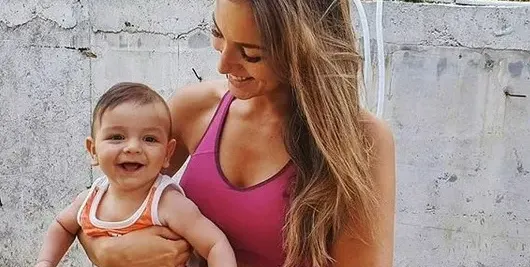 Алекс Богданска тренира с бебето